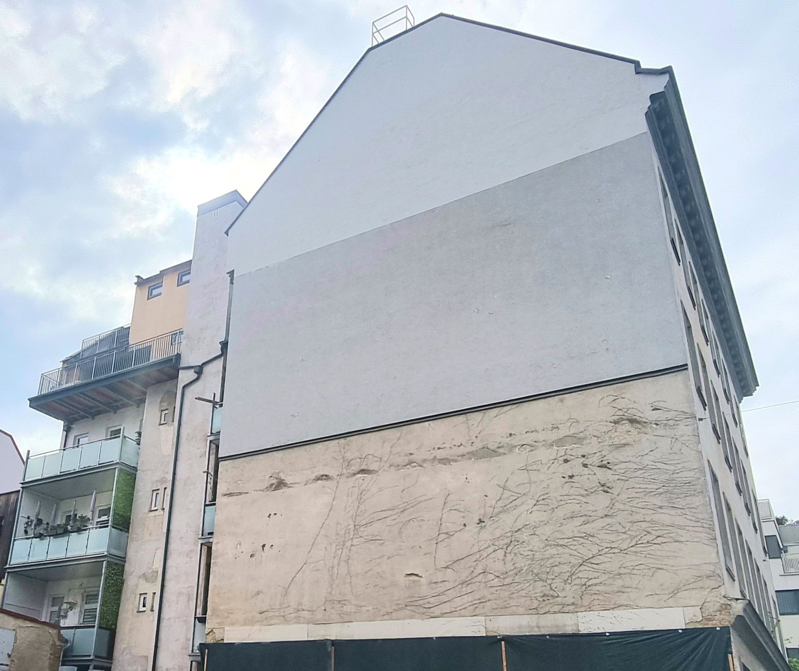 1160 WIEN: DACHGESCHOSS-PROJEKT MIT 7 EINHEITEN - ROHBAU MIT HOHEM UPSIDE
