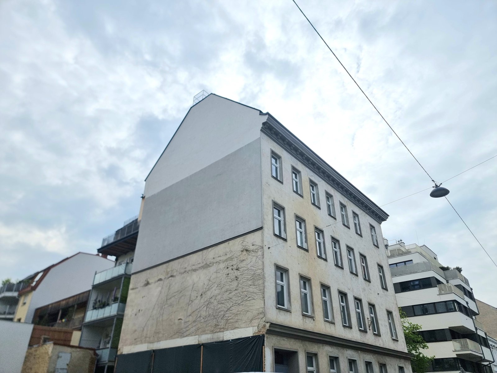 1160 WIEN: DACHGESCHOSS-PROJEKT MIT 7 EINHEITEN - ROHBAU MIT HOHEM UPSIDE