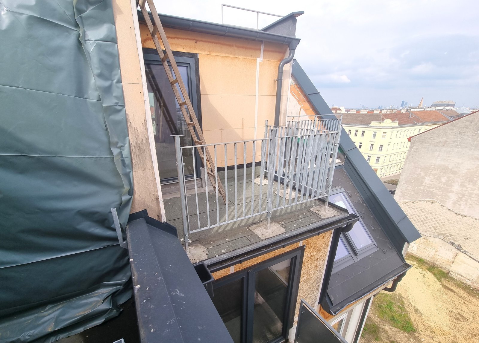 1160 WIEN: DACHGESCHOSS-PROJEKT MIT 7 EINHEITEN - ROHBAU MIT HOHEM UPSIDE
