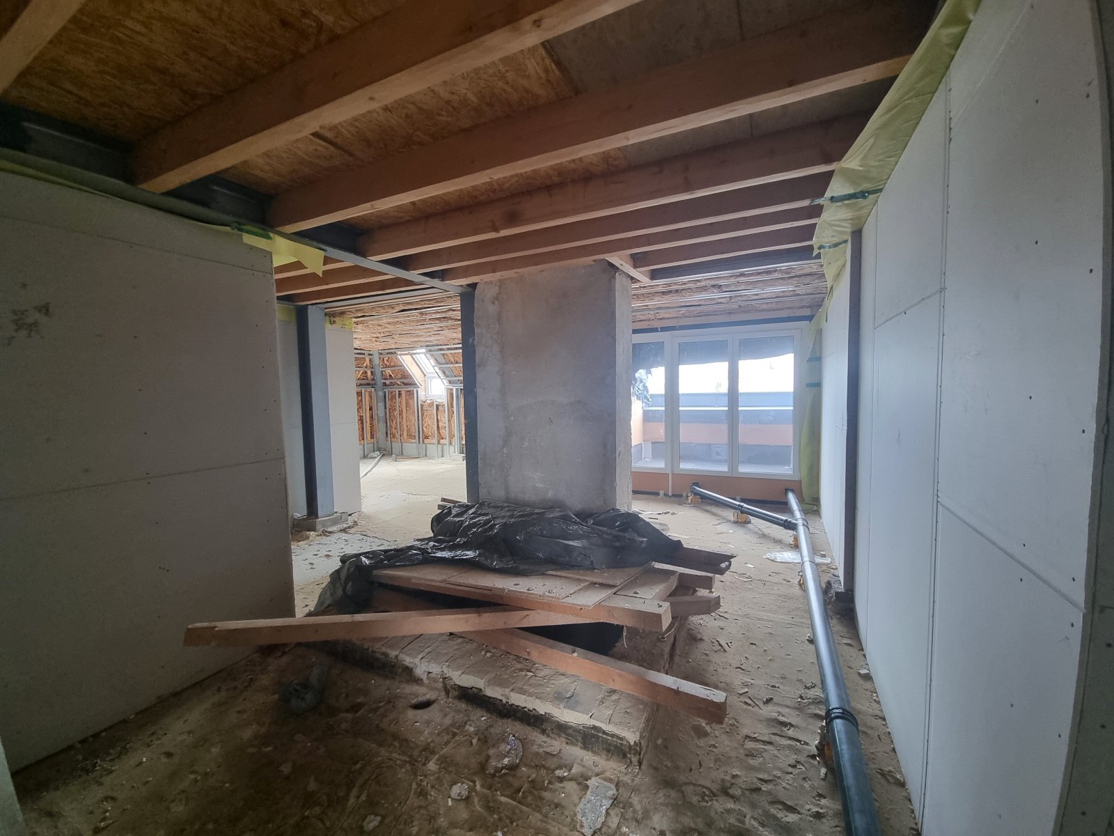 1160 WIEN: DACHGESCHOSS-PROJEKT MIT 7 EINHEITEN - ROHBAU MIT HOHEM UPSIDE