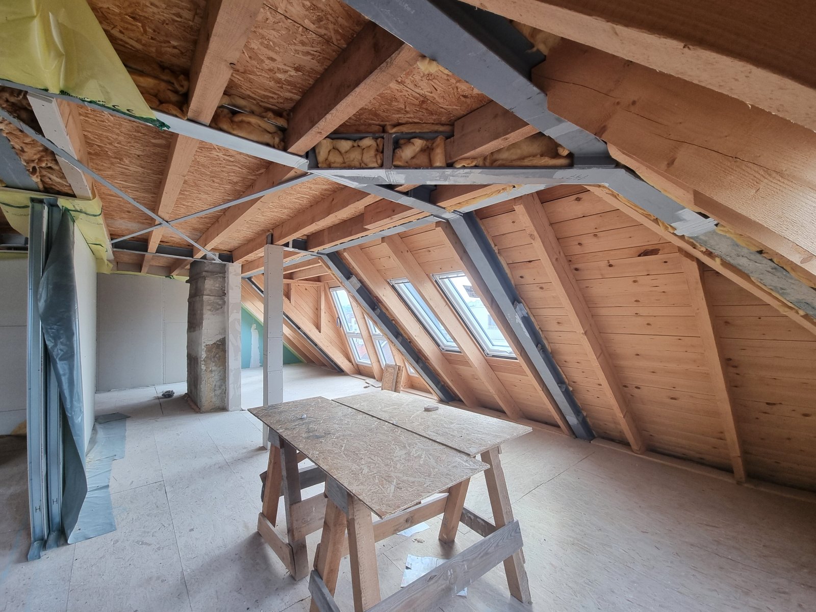 1160 WIEN: DACHGESCHOSS-PROJEKT MIT 7 EINHEITEN - ROHBAU MIT HOHEM UPSIDE