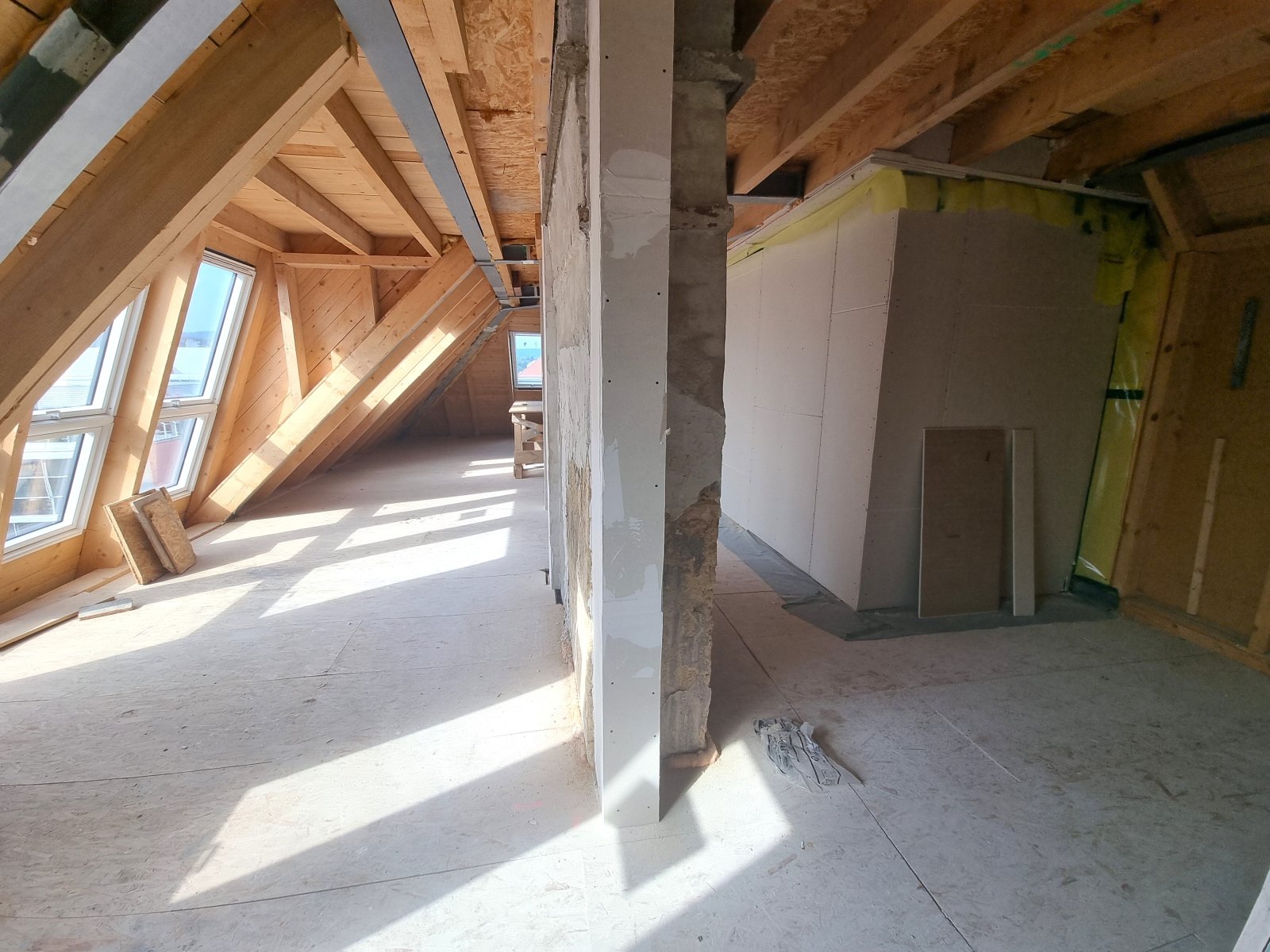 1160 WIEN: DACHGESCHOSS-PROJEKT MIT 7 EINHEITEN - ROHBAU MIT HOHEM UPSIDE