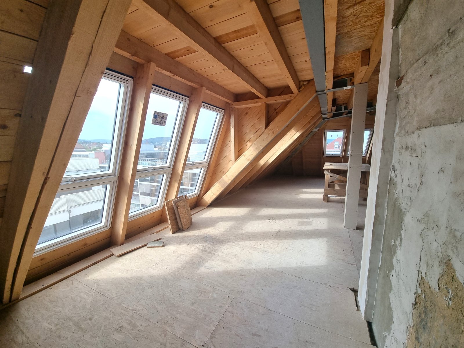 1160 WIEN: DACHGESCHOSS-PROJEKT MIT 7 EINHEITEN - ROHBAU MIT HOHEM UPSIDE