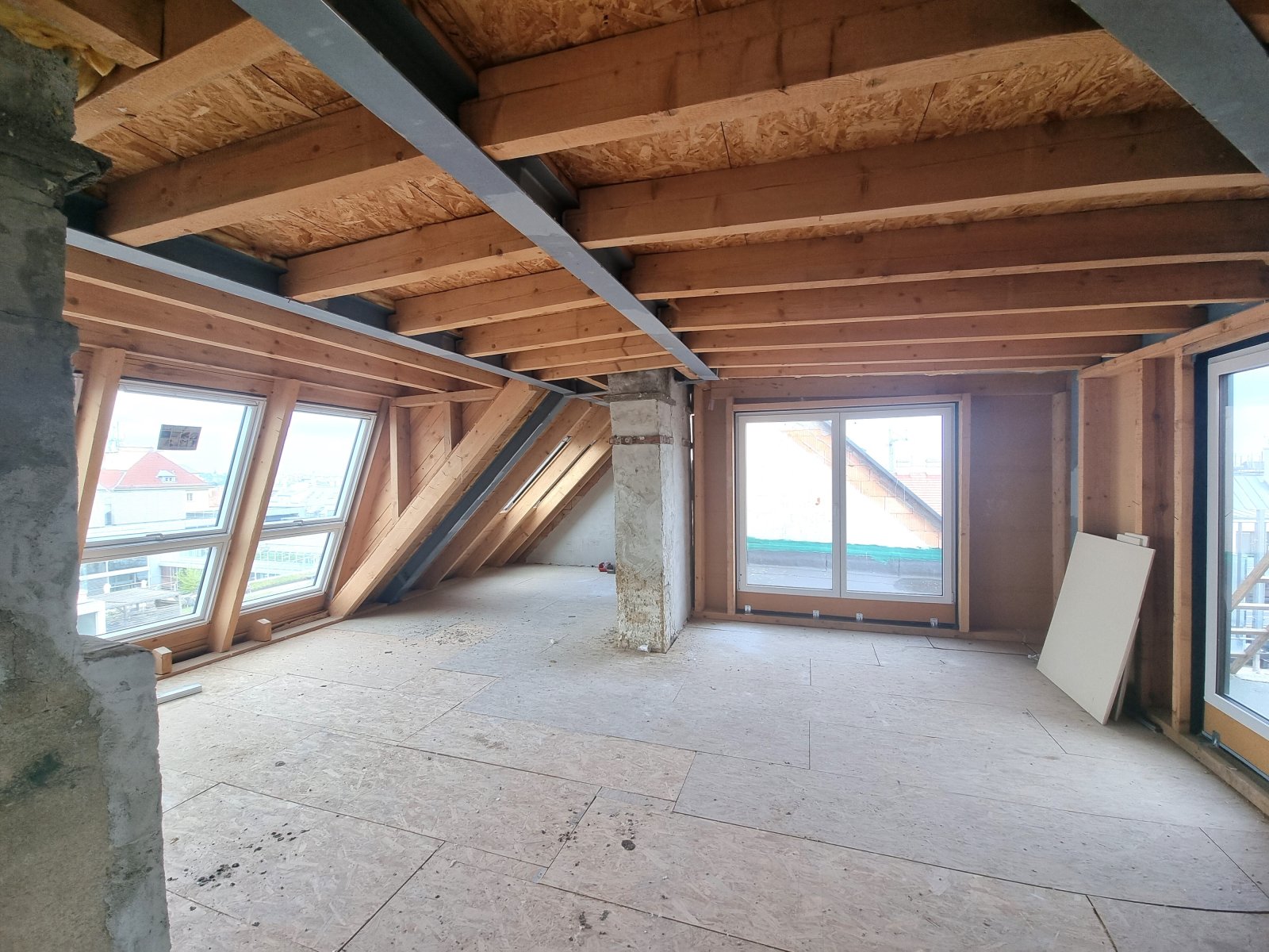 1160 WIEN: DACHGESCHOSS-PROJEKT MIT 7 EINHEITEN - ROHBAU MIT HOHEM UPSIDE
