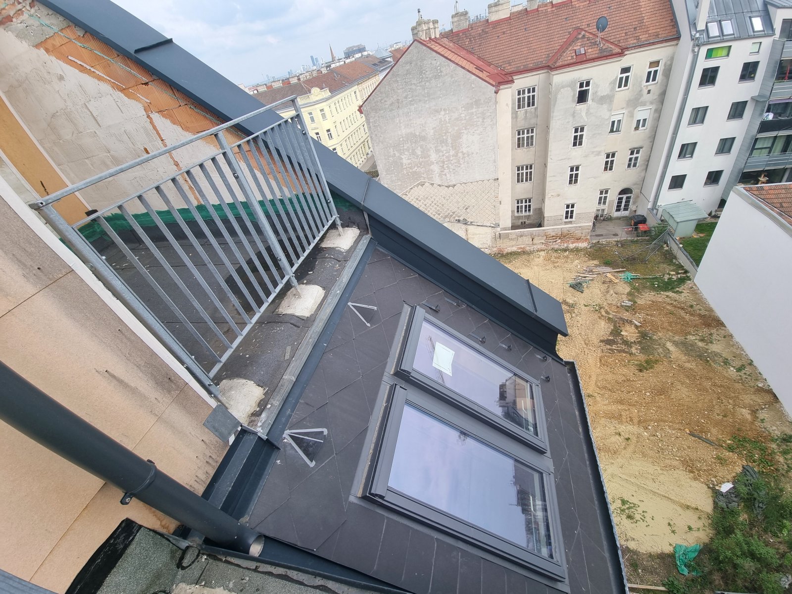 1160 WIEN: DACHGESCHOSS-PROJEKT MIT 7 EINHEITEN - ROHBAU MIT HOHEM UPSIDE