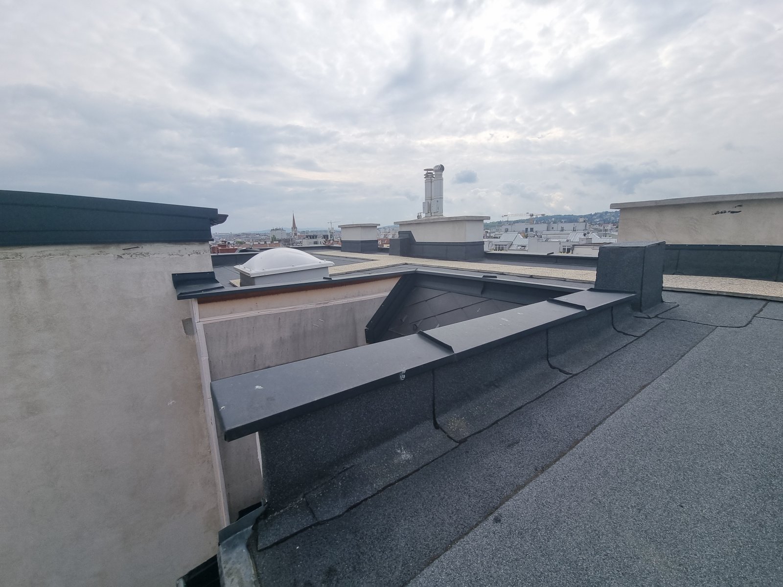 1160 WIEN: DACHGESCHOSS-PROJEKT MIT 7 EINHEITEN - ROHBAU MIT HOHEM UPSIDE