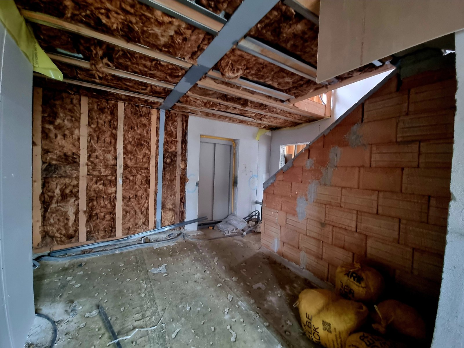 1160 WIEN: DACHGESCHOSS-PROJEKT MIT 7 EINHEITEN - ROHBAU MIT HOHEM UPSIDE