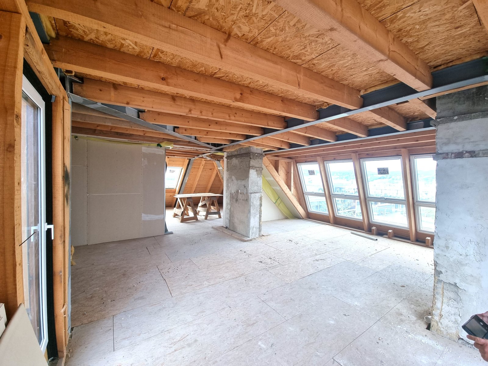 1160 WIEN: DACHGESCHOSS-PROJEKT MIT 7 EINHEITEN - ROHBAU MIT HOHEM UPSIDE